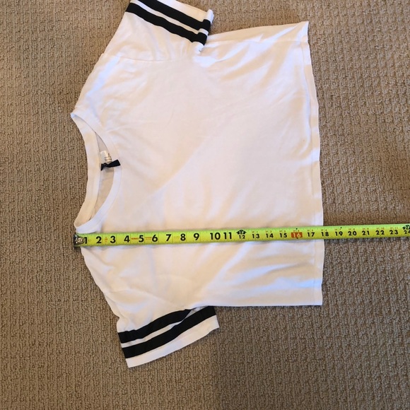 H&M Divided Crop Tee - Picture 5 of 5